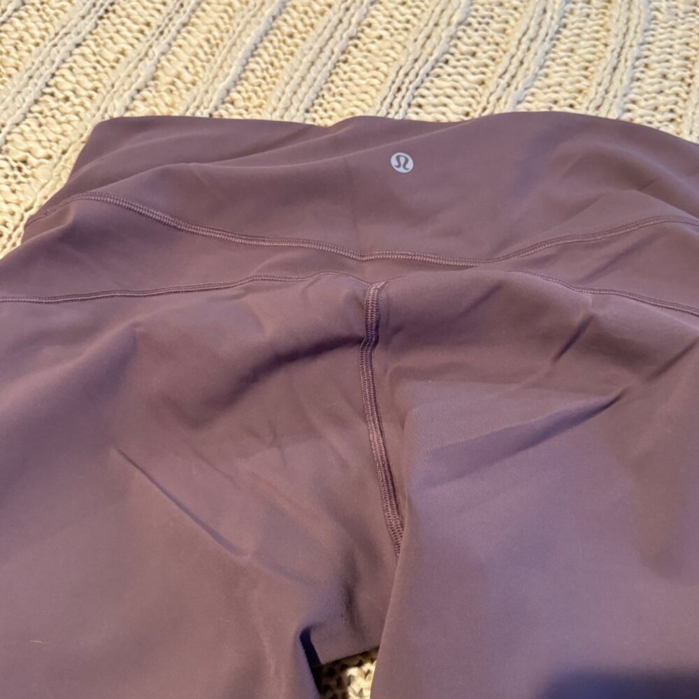 Lululemon In Movement crop Everlux 22” legging woman’s size 12 light purple - Picture 8 of 10